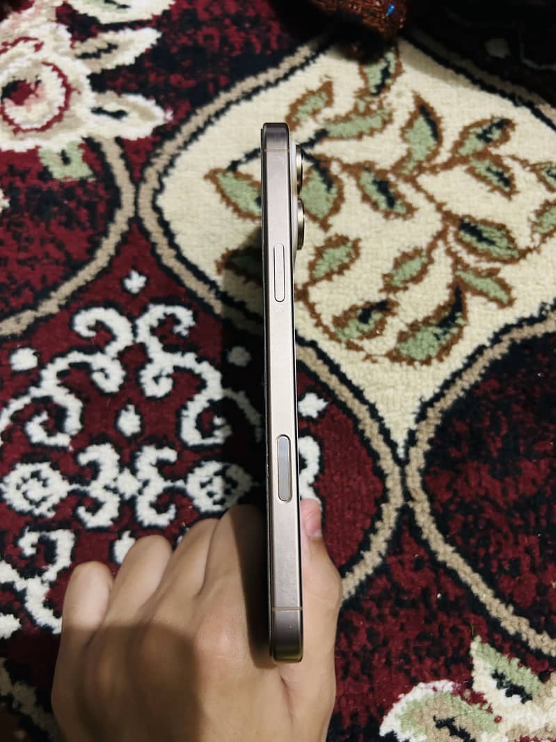 iPhone 16 Pro Max 2