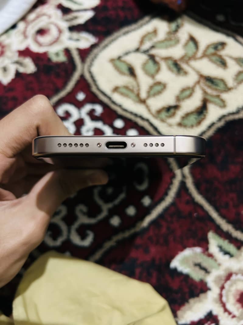 iPhone 16 Pro Max 5