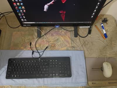 Gaming Pc with all accessories (headphones, HP keyboard, mouse)