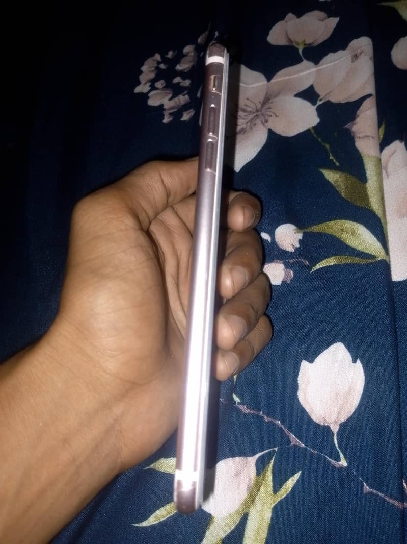 Apple iPhone 7 Plus 1