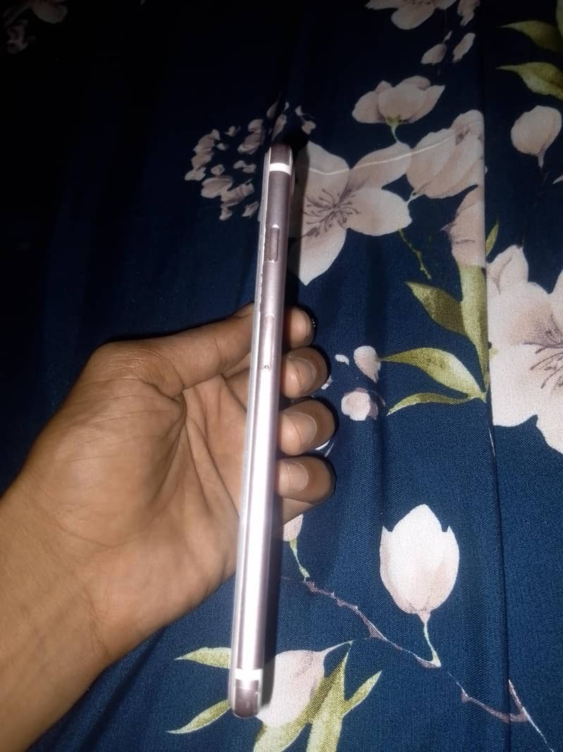 Apple iPhone 7 Plus 3