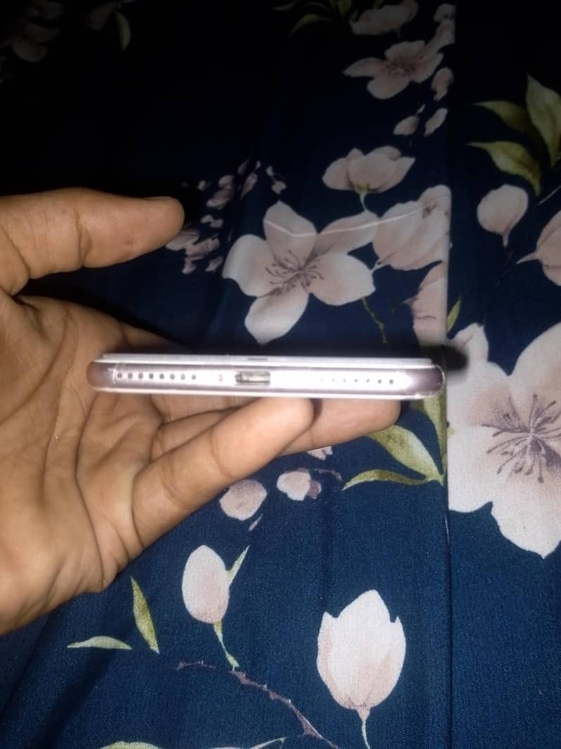 Apple iPhone 7 Plus 4