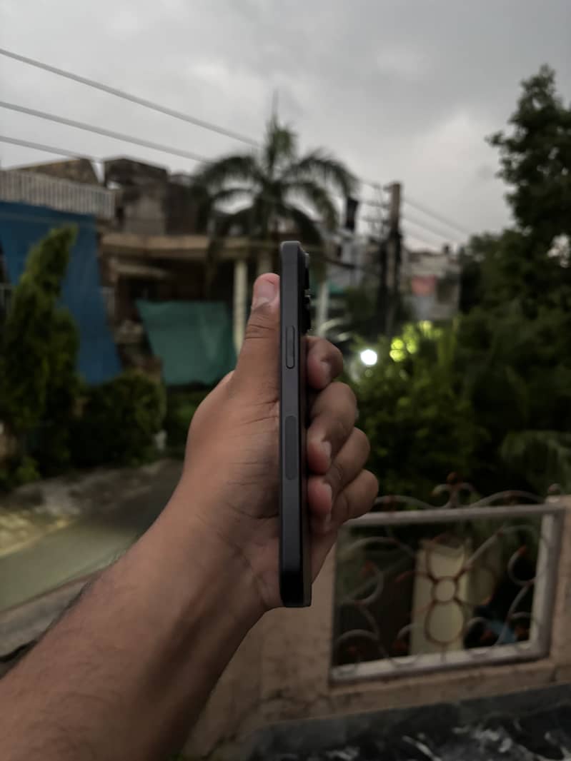 Apple iPhone 15 2