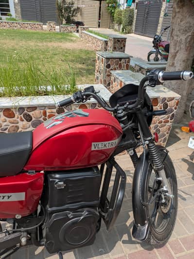 velectra velocity 180se  1200km drive