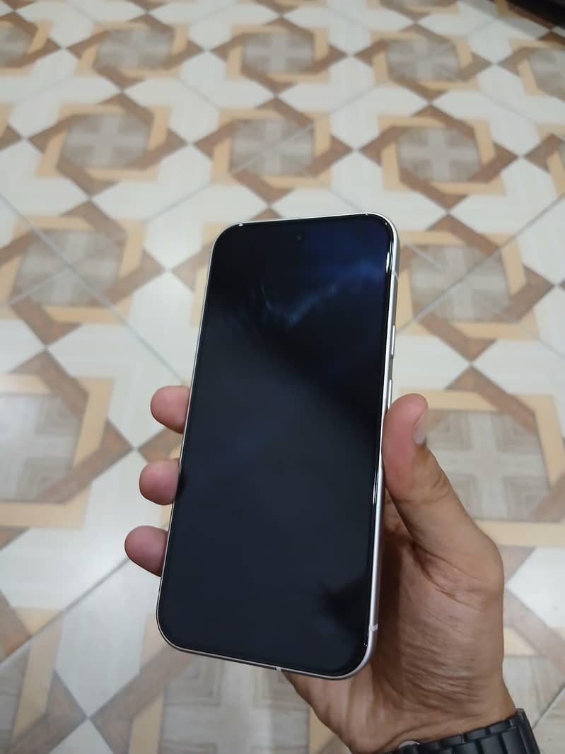 Google Pixel 9 4