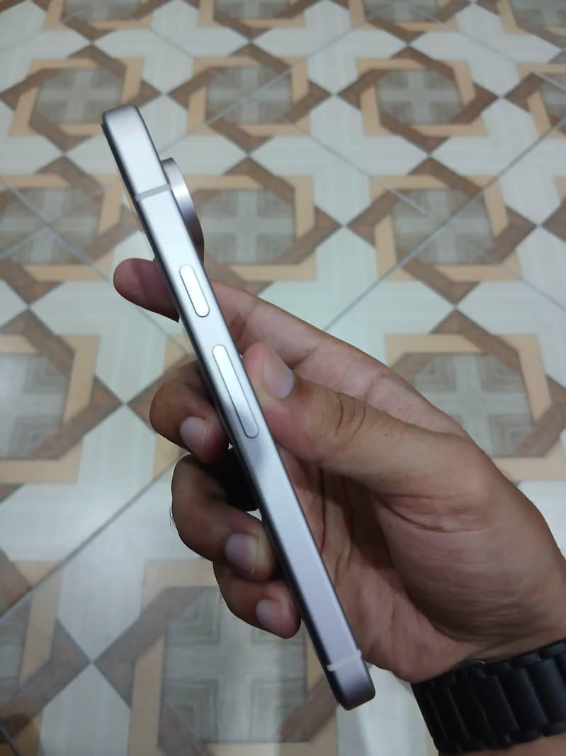 Google Pixel 9 6