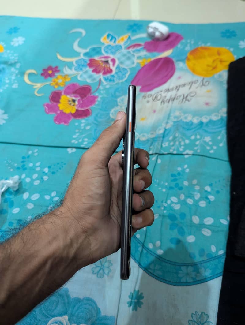 Tecno CAMON 40 Pro 6