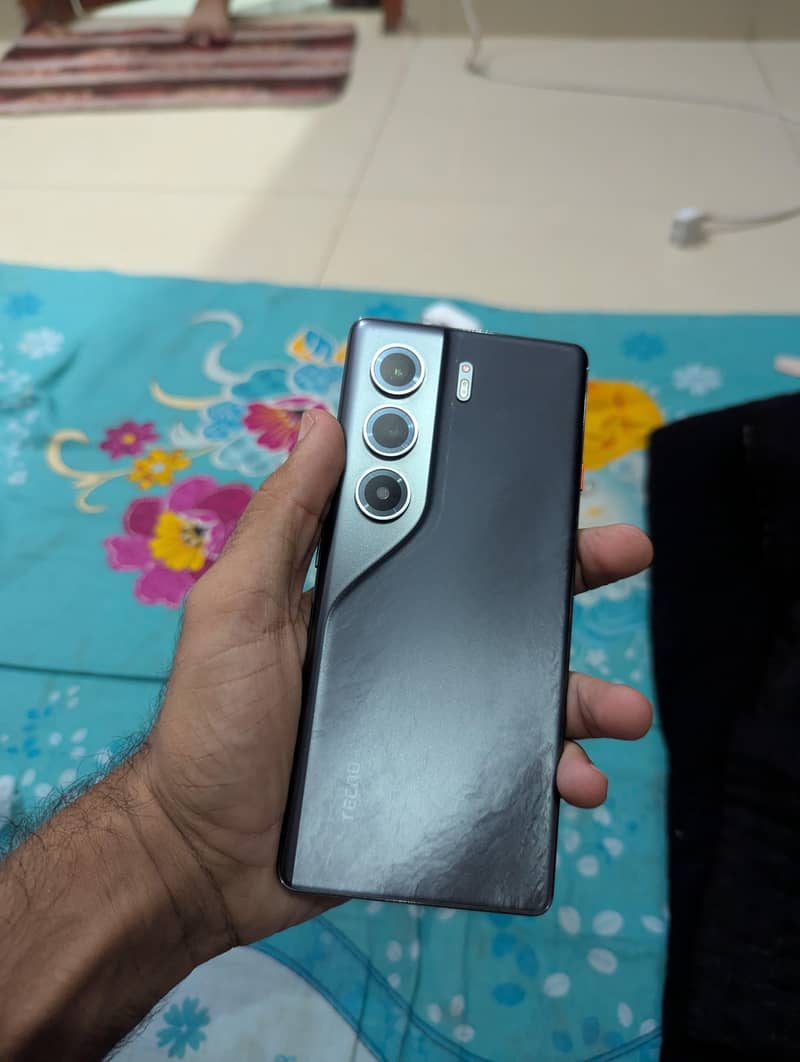 Tecno CAMON 40 Pro 7