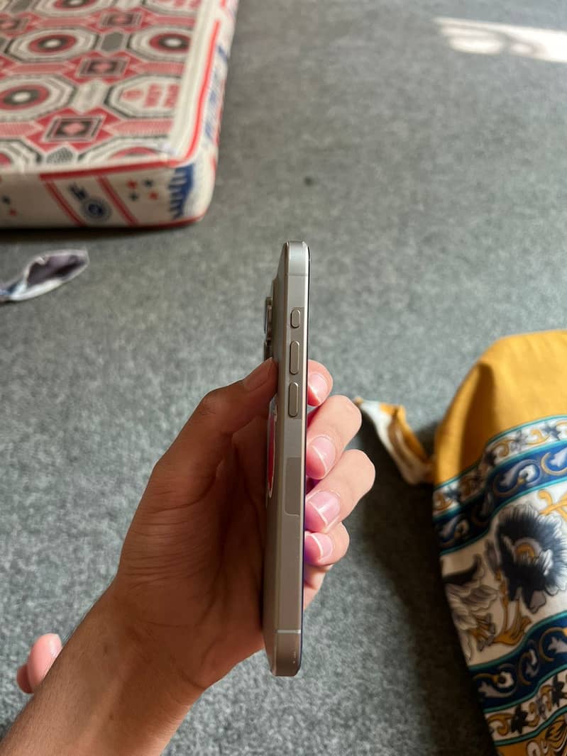 Apple iPhone 15 Pro 2