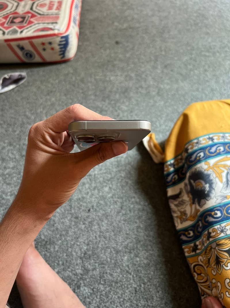 Apple iPhone 15 Pro 4