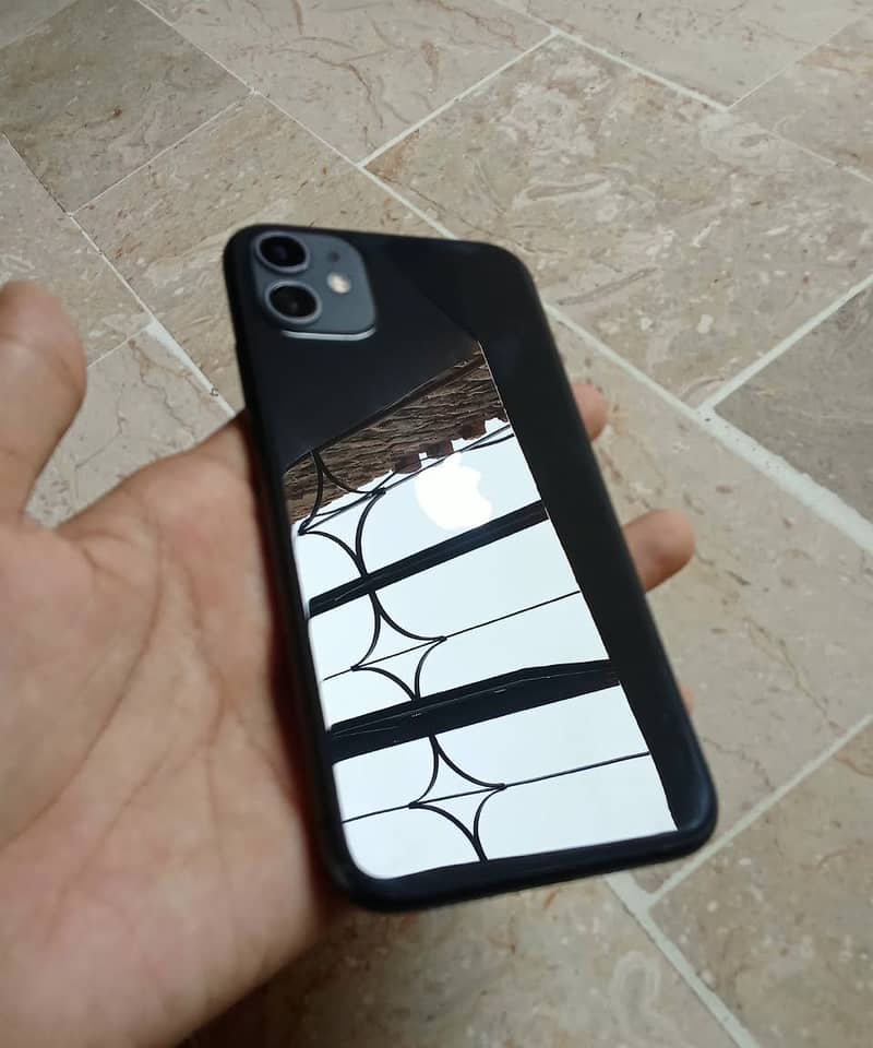 Apple iPhone 11 4
