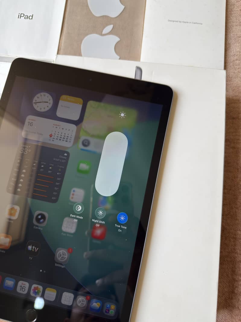 iPad 9th Gen Complete Box 7
