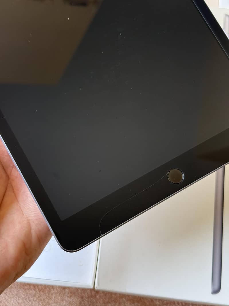 iPad 9th Gen Complete Box 12