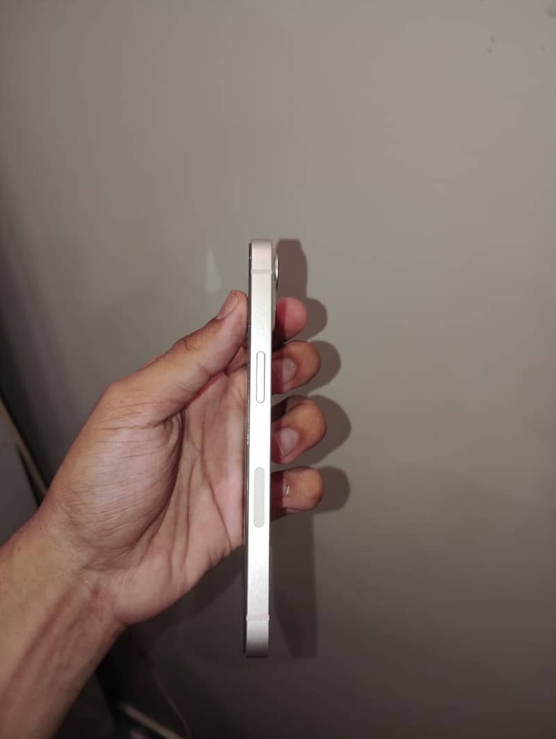 Apple iPhone 13 2