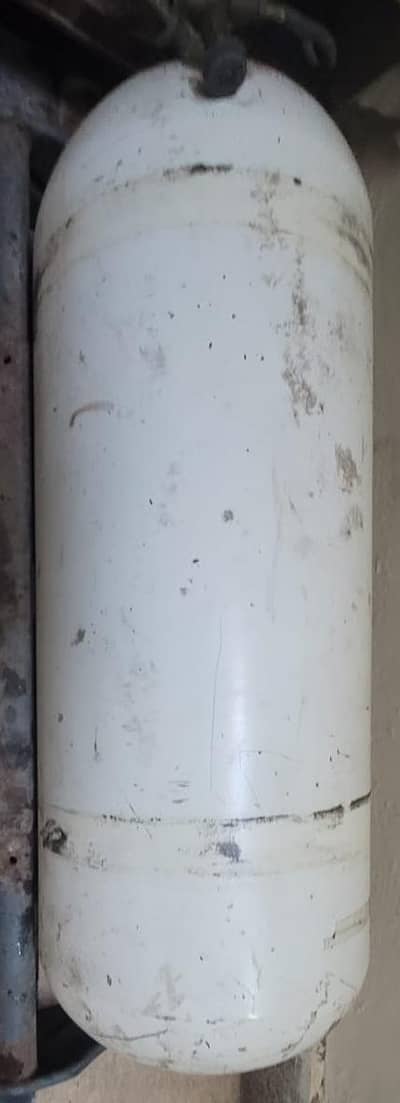 Car gas cylinder