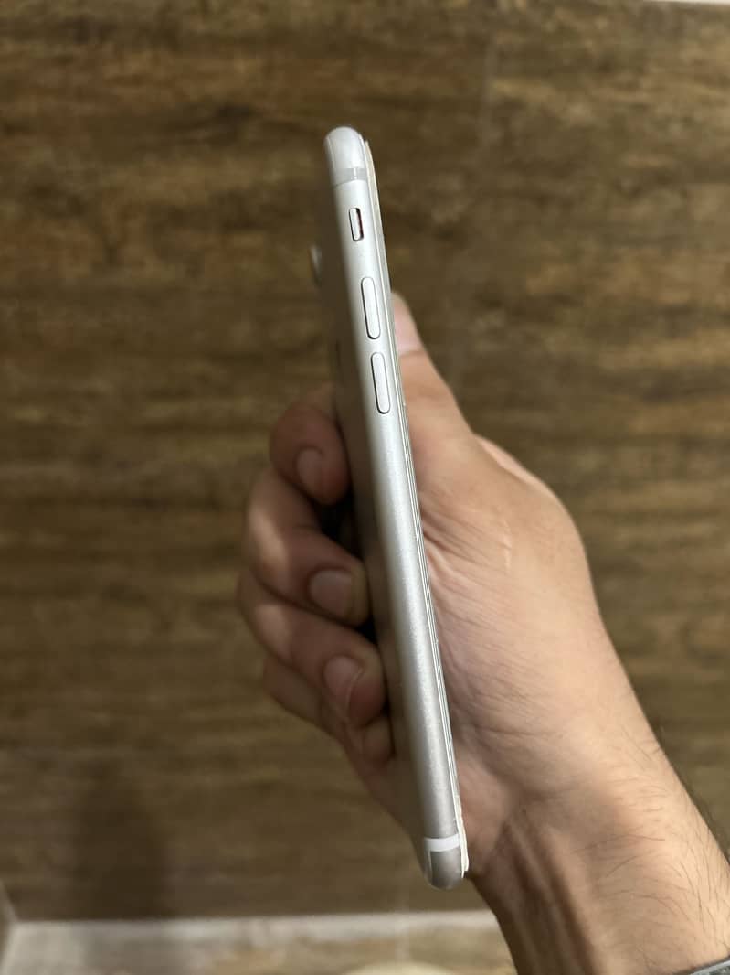 Apple iPhone 7 3