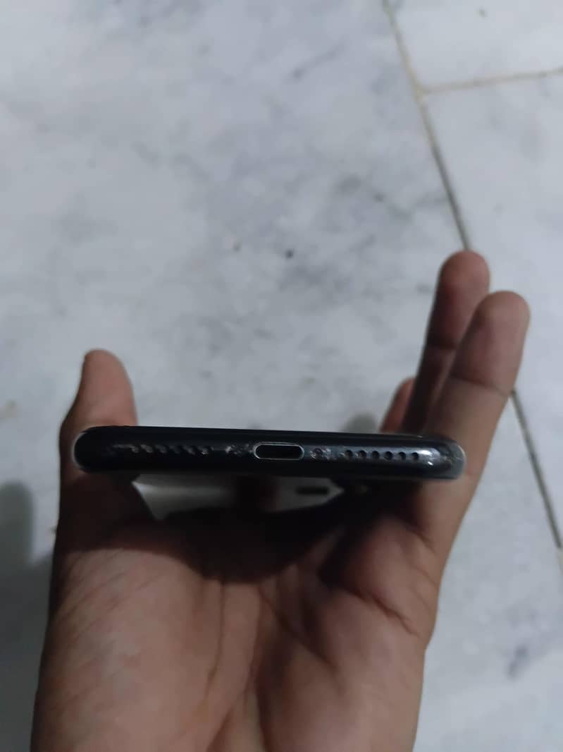 Apple iPhone X 4