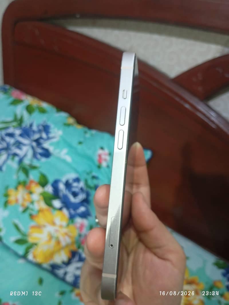 Apple iPhone 13 2