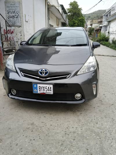 Toyota Prius Alpha 2012