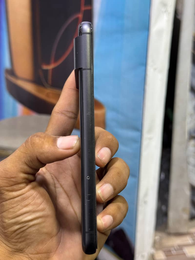 Google Pixel 8 4