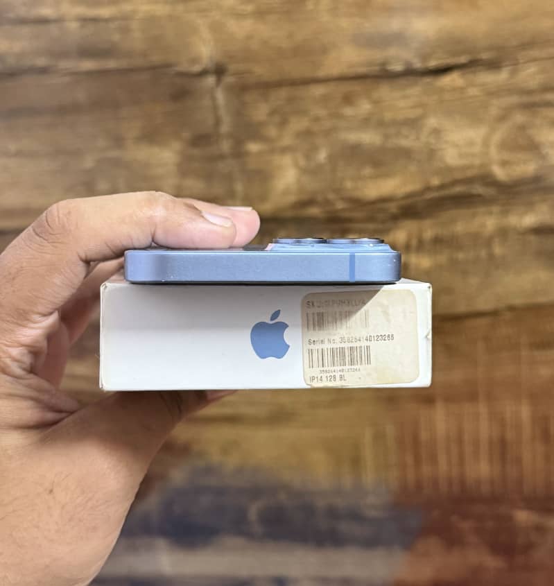 Apple iPhone 14 3