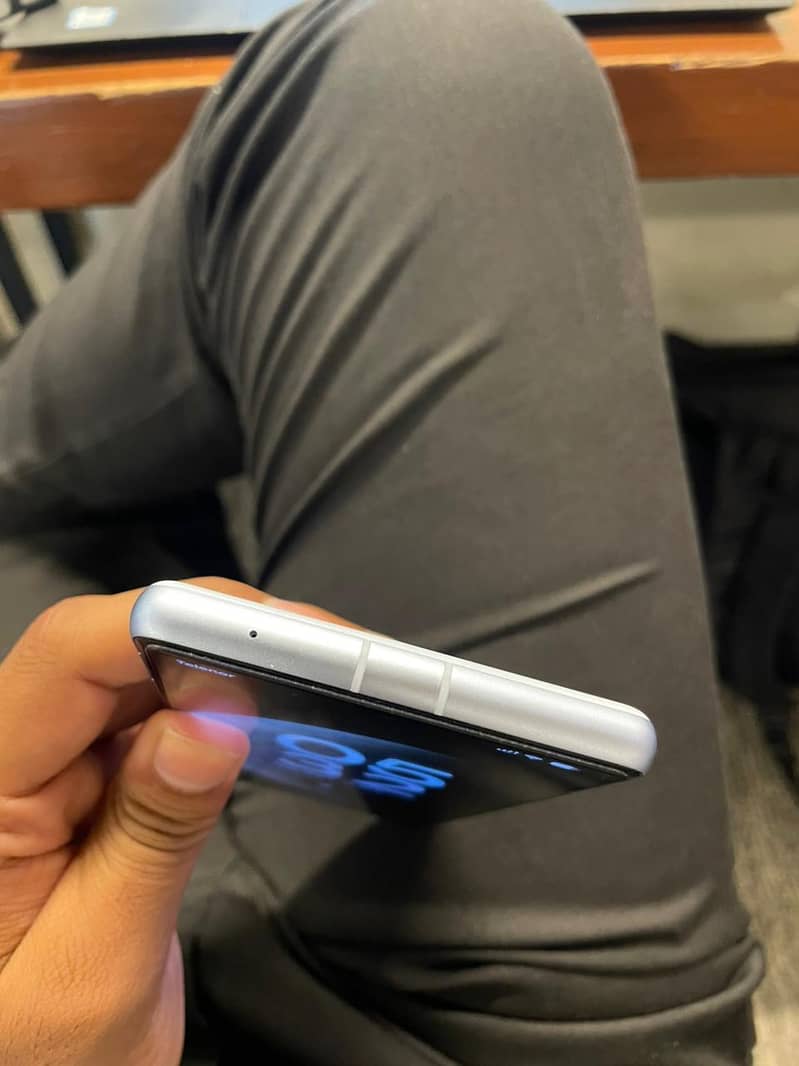 Google Pixel 7a 5