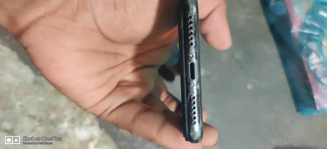 Apple iPhone X 4