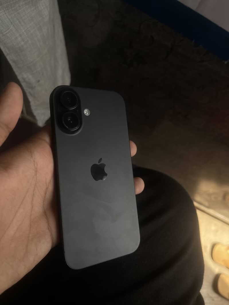 Apple iPhone 16 1