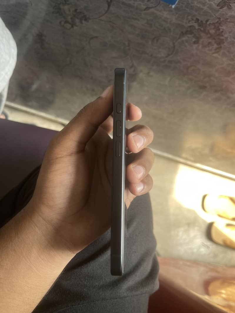 Apple iPhone 16 3