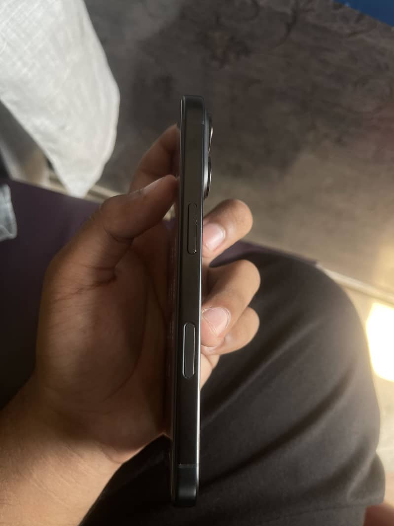 Apple iPhone 16 4
