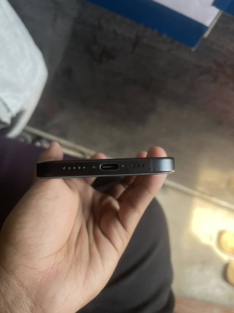 Apple iPhone 16 6