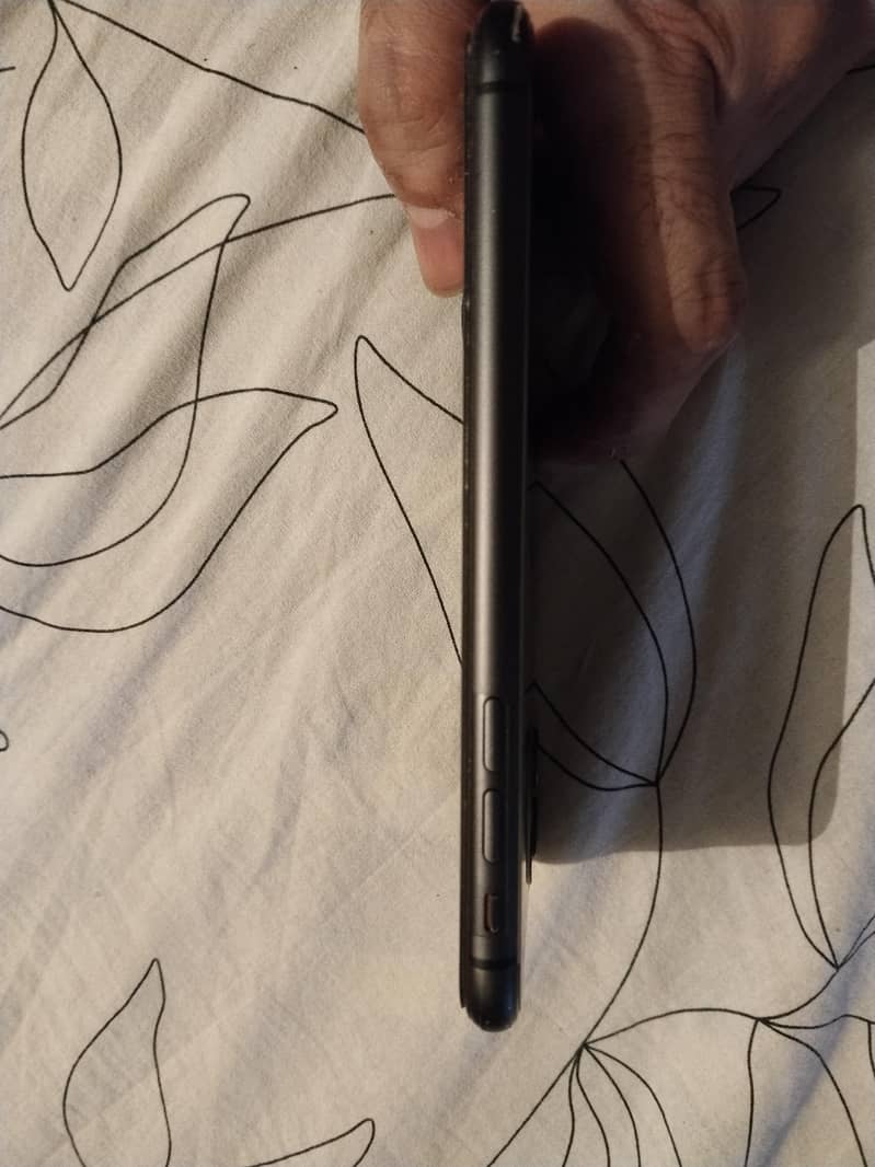 Apple iPhone 11 3
