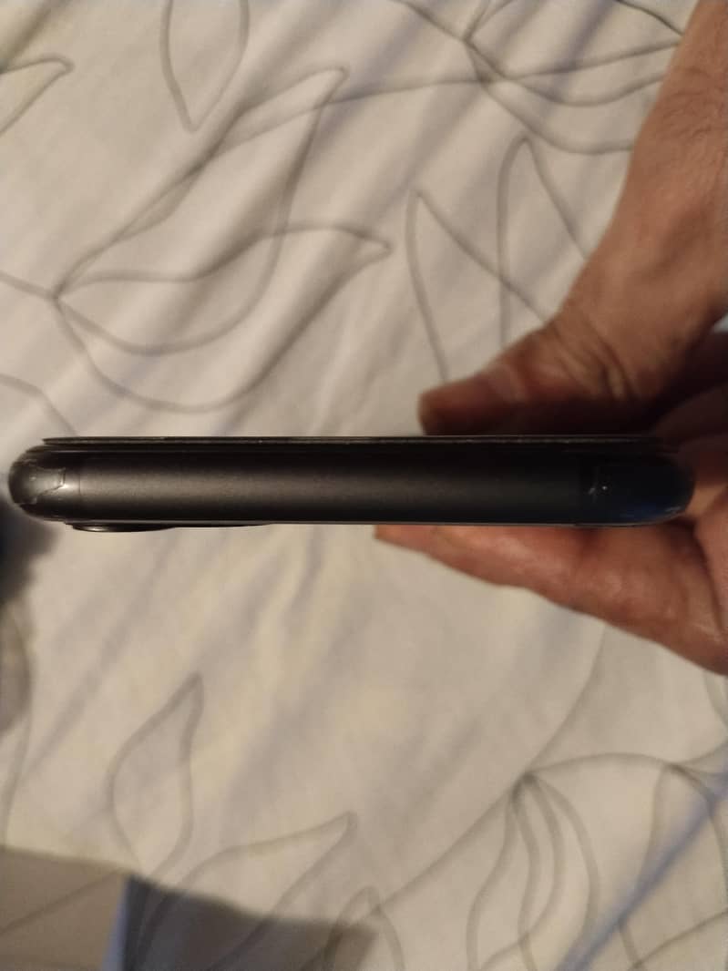 Apple iPhone 11 4