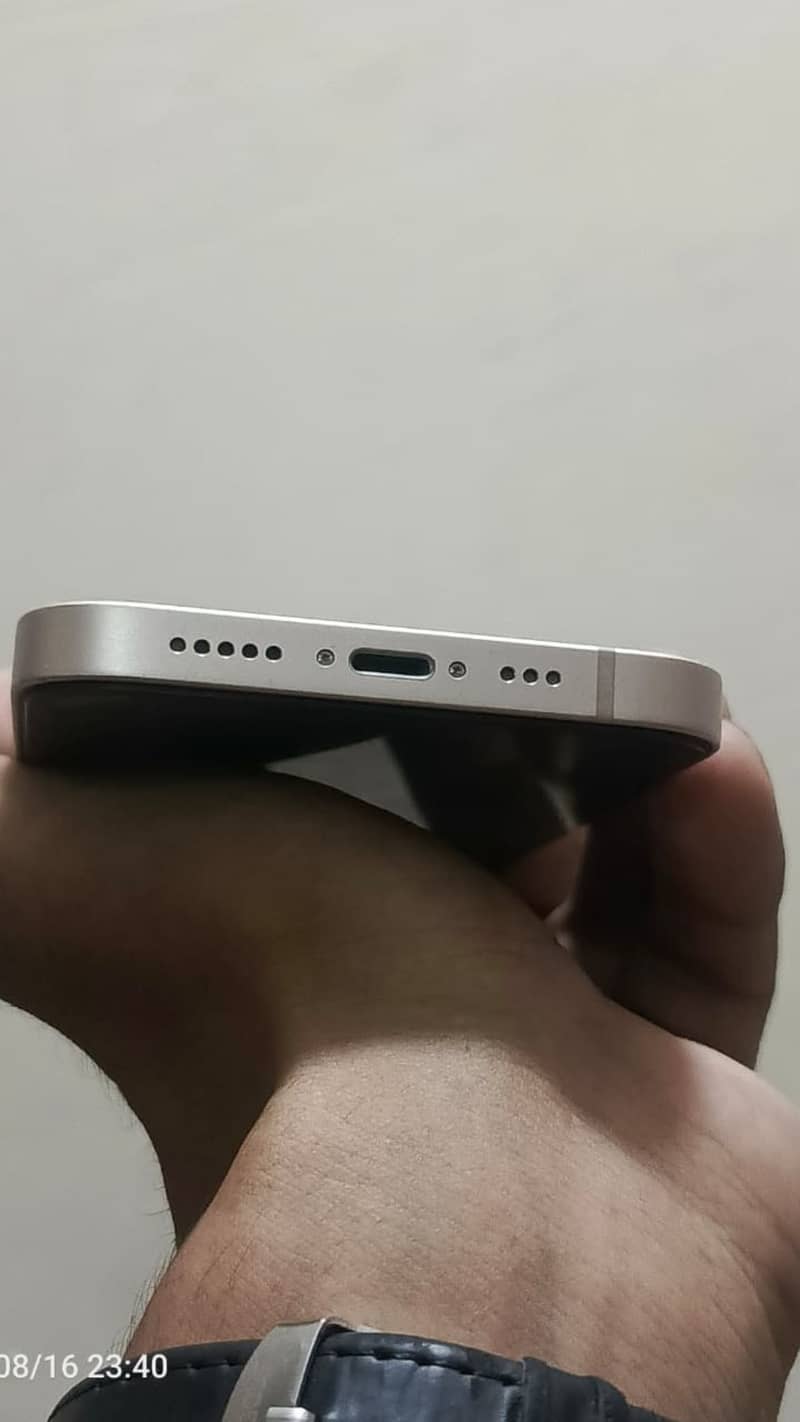 Apple iPhone 13 0