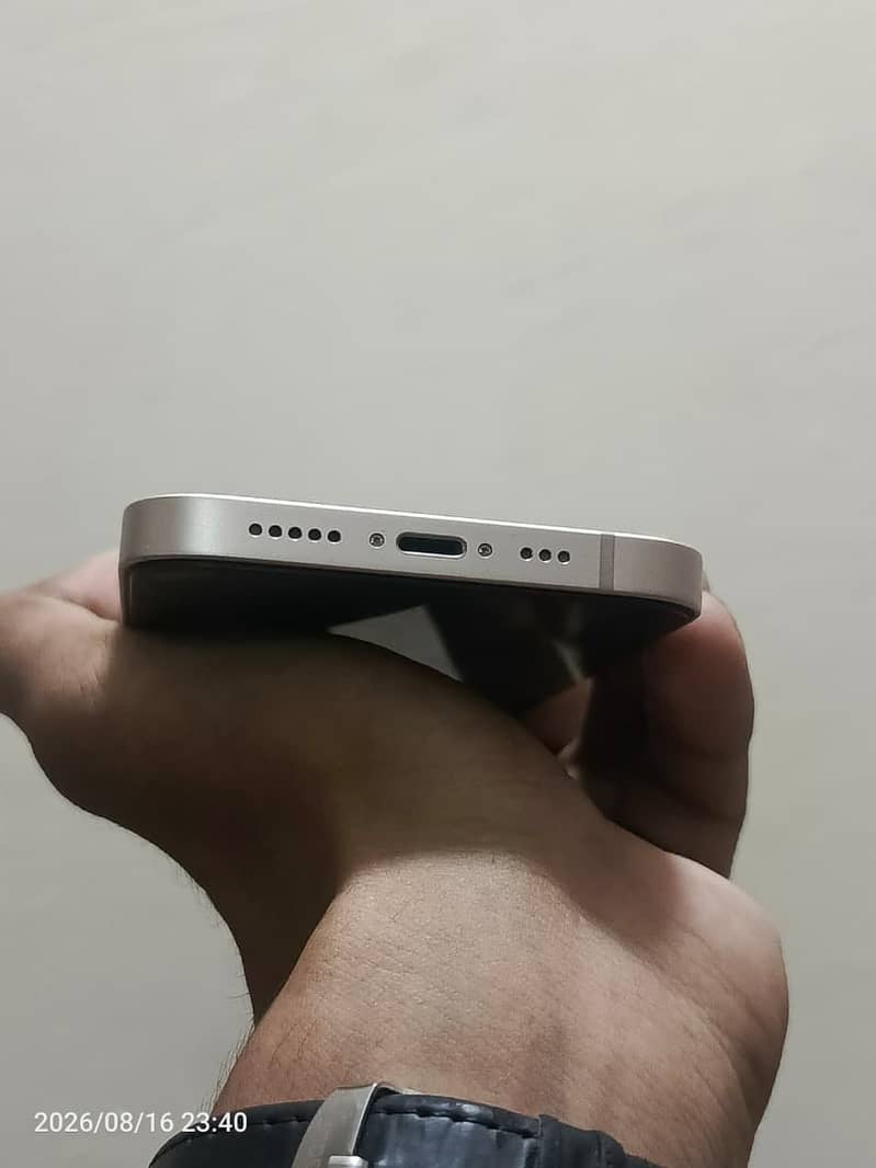Apple iPhone 13 4