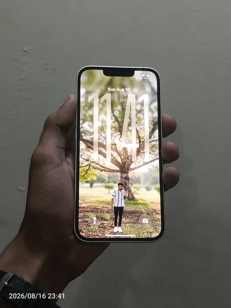 Apple iPhone 13 6
