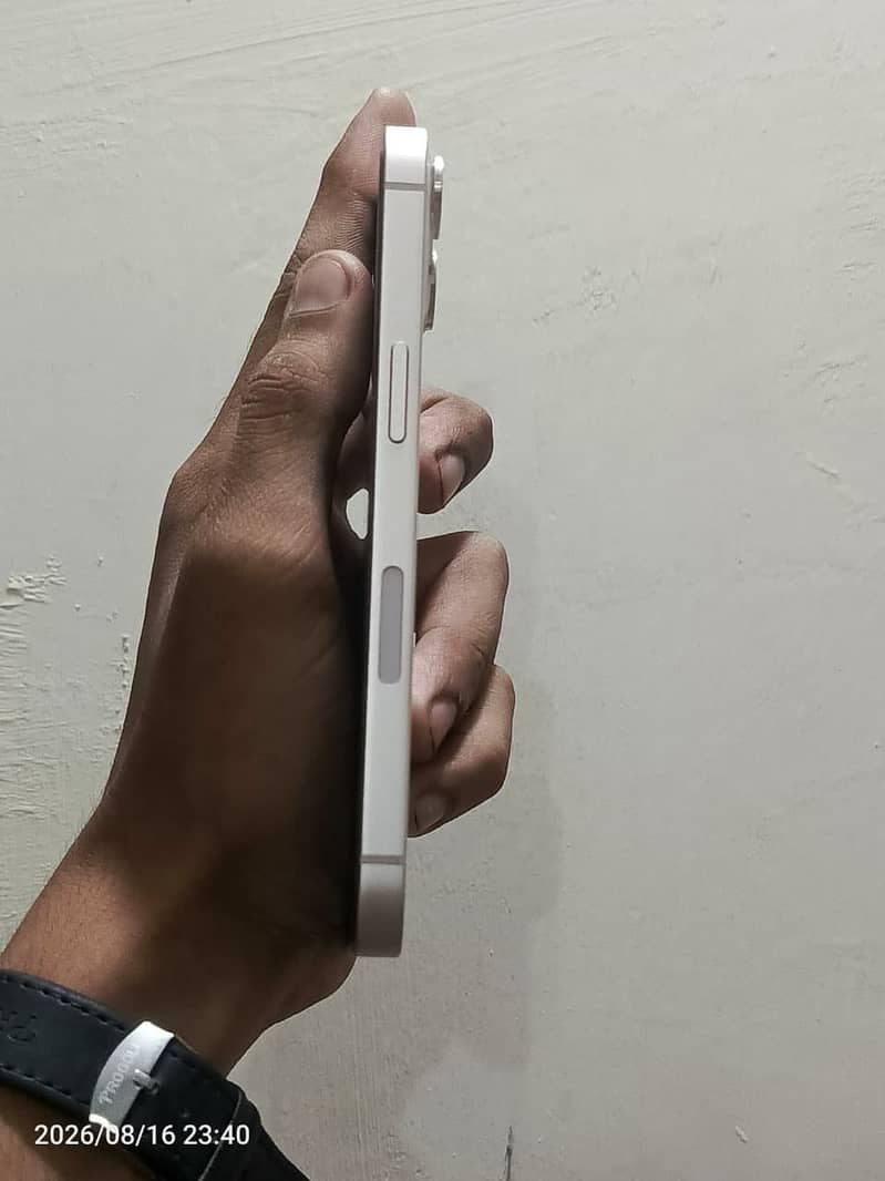 Apple iPhone 13 7