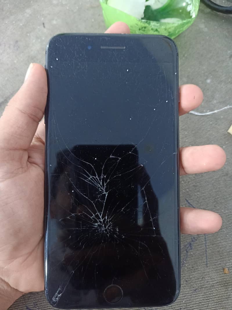Apple iPhone 8 Plus 1
