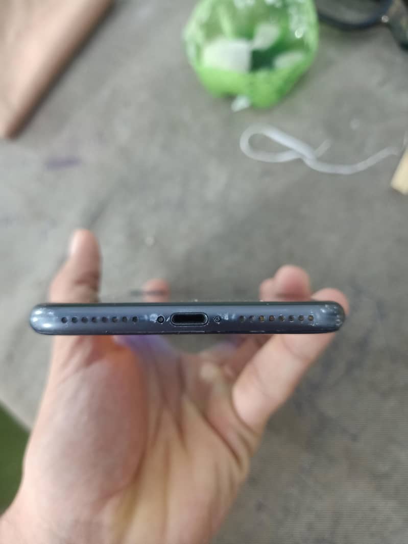 Apple iPhone 8 Plus 3