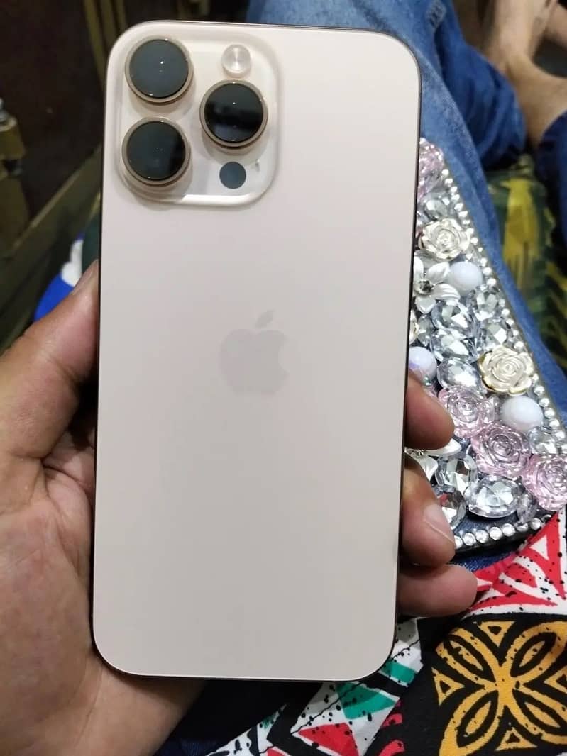 Apple iPhone 16 Pro Max 0