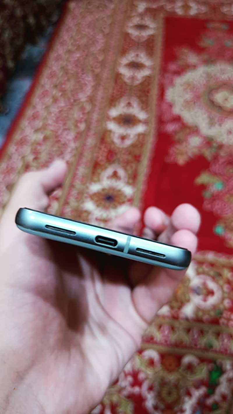 Google Pixel 8 4