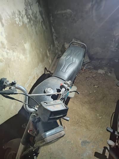 2016 ka model hai all ok