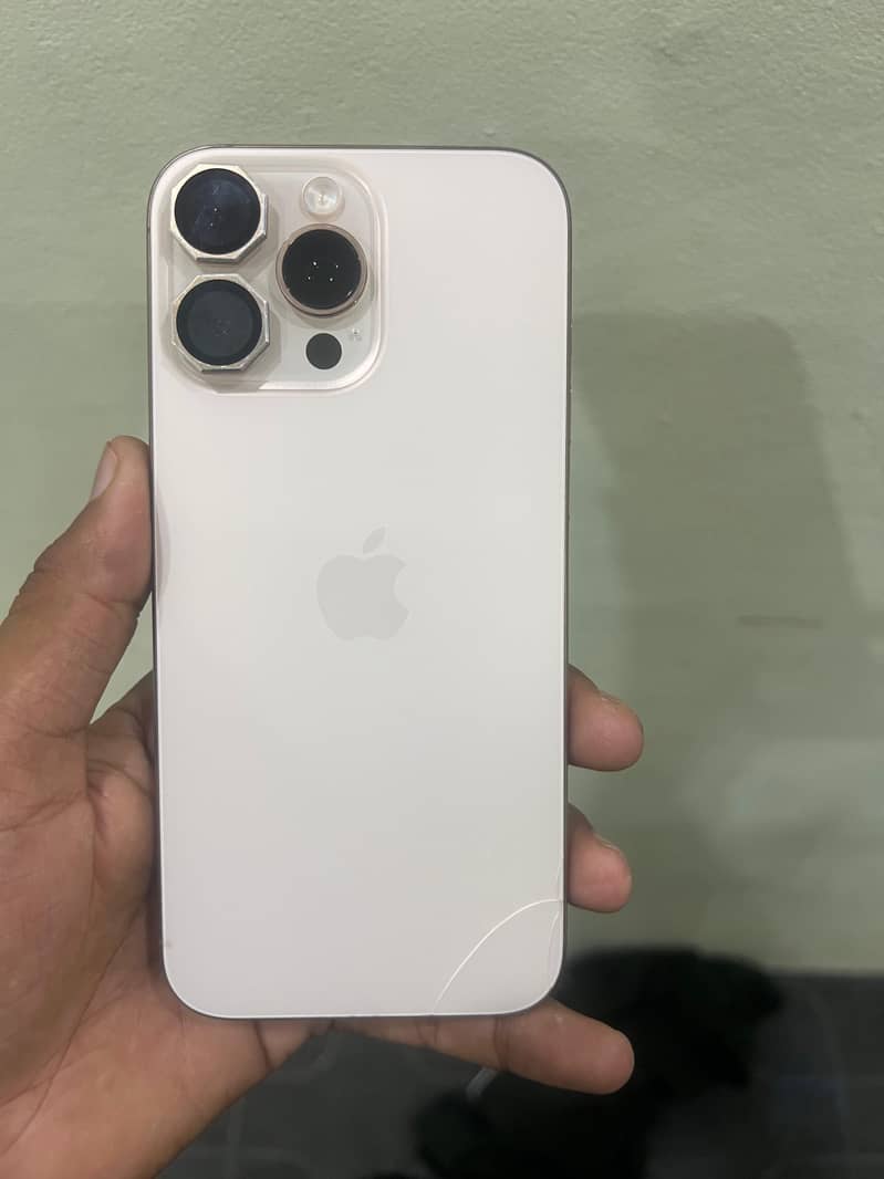 Apple iPhone 16 Pro Max 1