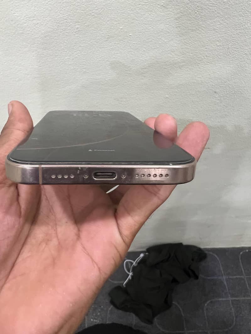 Apple iPhone 16 Pro Max 2