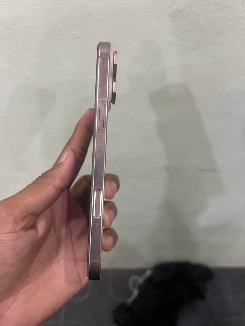 Apple iPhone 16 Pro Max 6