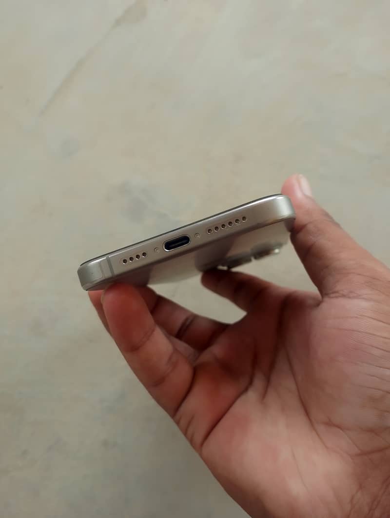 Apple iPhone 16 Pro Max 8