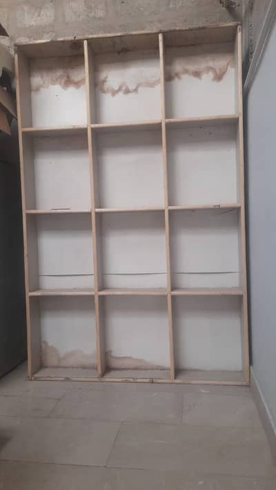 Shelves with columns