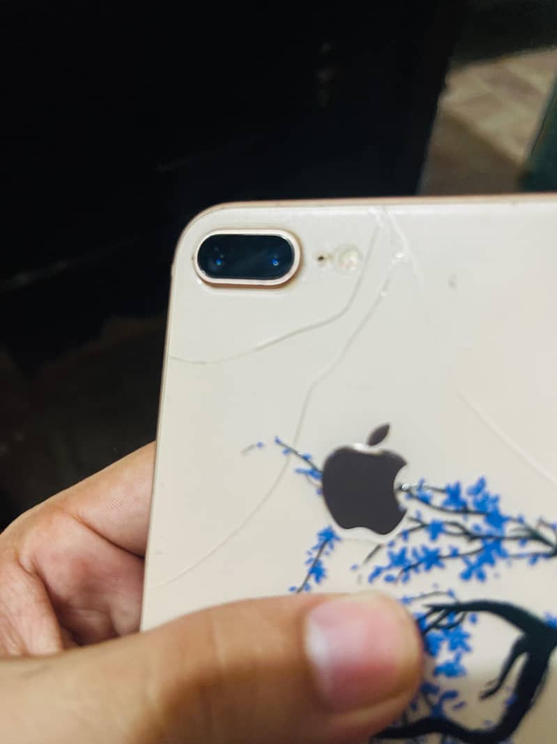 Apple iPhone 8 Plus 1