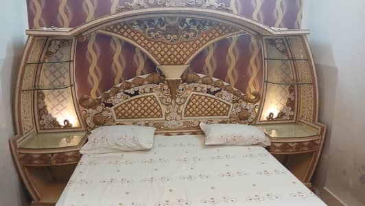 “Royal Comfort, Timeless Style” 
