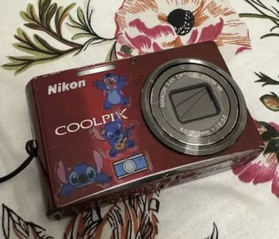 Nikon coolpix s710 with battery and charger